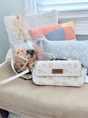 Wrangler White Crossbody with Yellow Floral Print